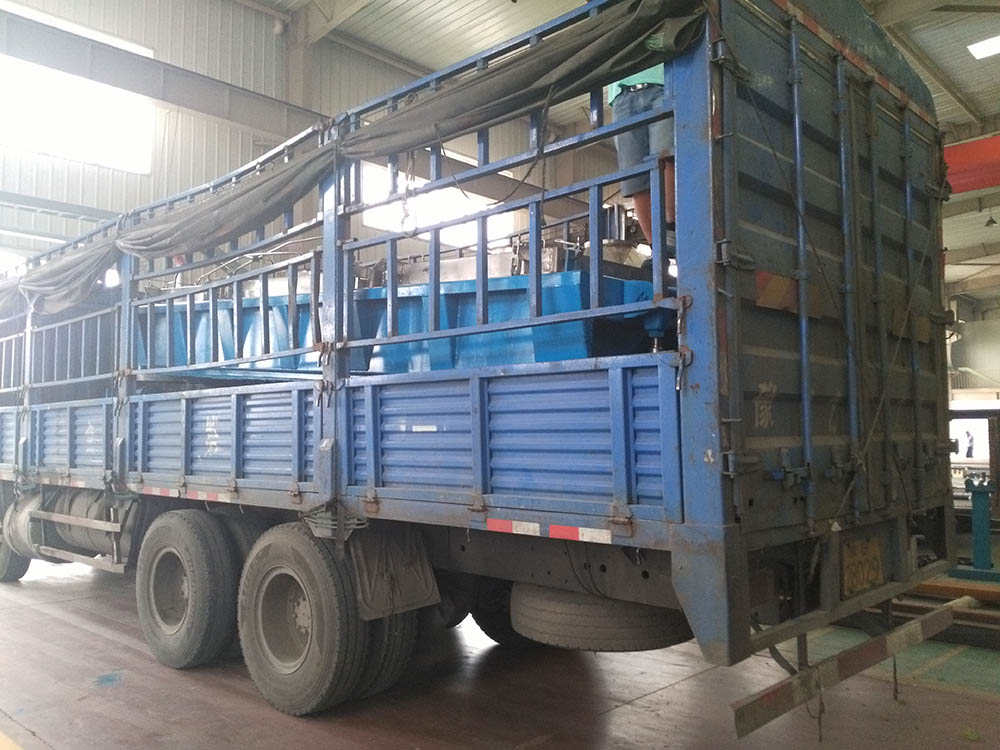 巴山牌新型復合平面回轉篩發貨